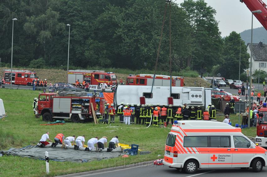 Schwerer Unfall mit Reisebus Lohmar Donrather Dreieck P513.JPG